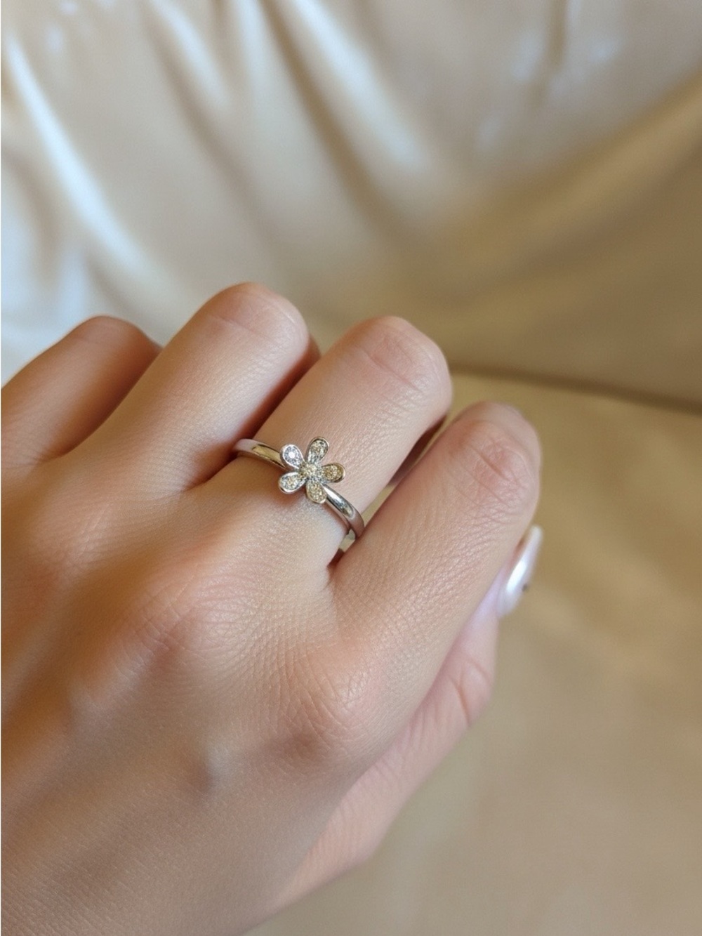 Silver Daisy Ring with Clear Stones